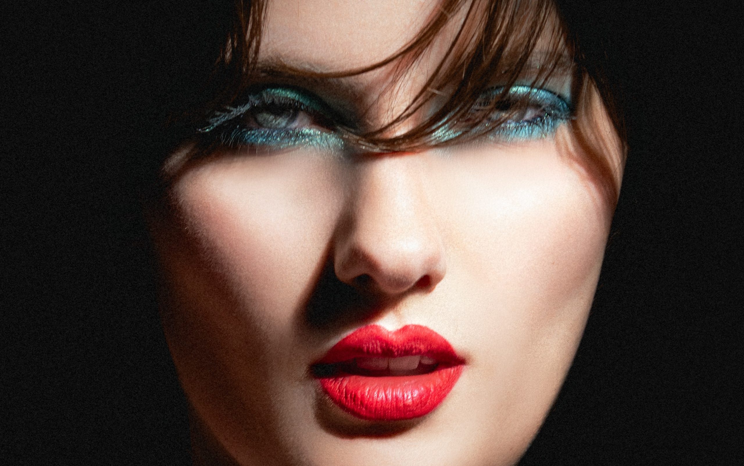 EMELINE’s “Emotional Virgin” Is a Bold First-Love Anthem That Hits All the Right Notes