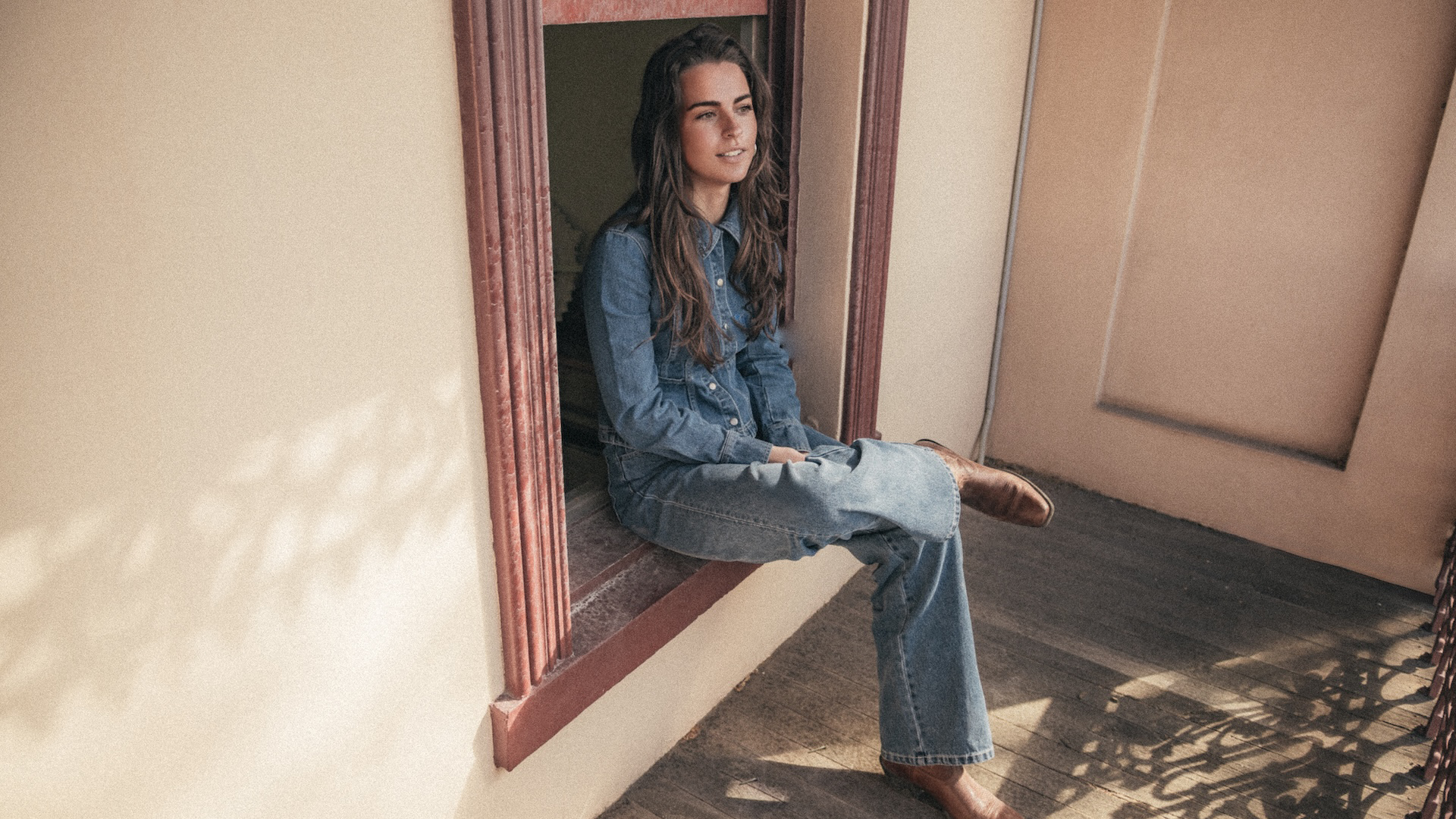 Steph Strings Unleashes “Devil Woman” Ahead of Debut Album Feel Alive